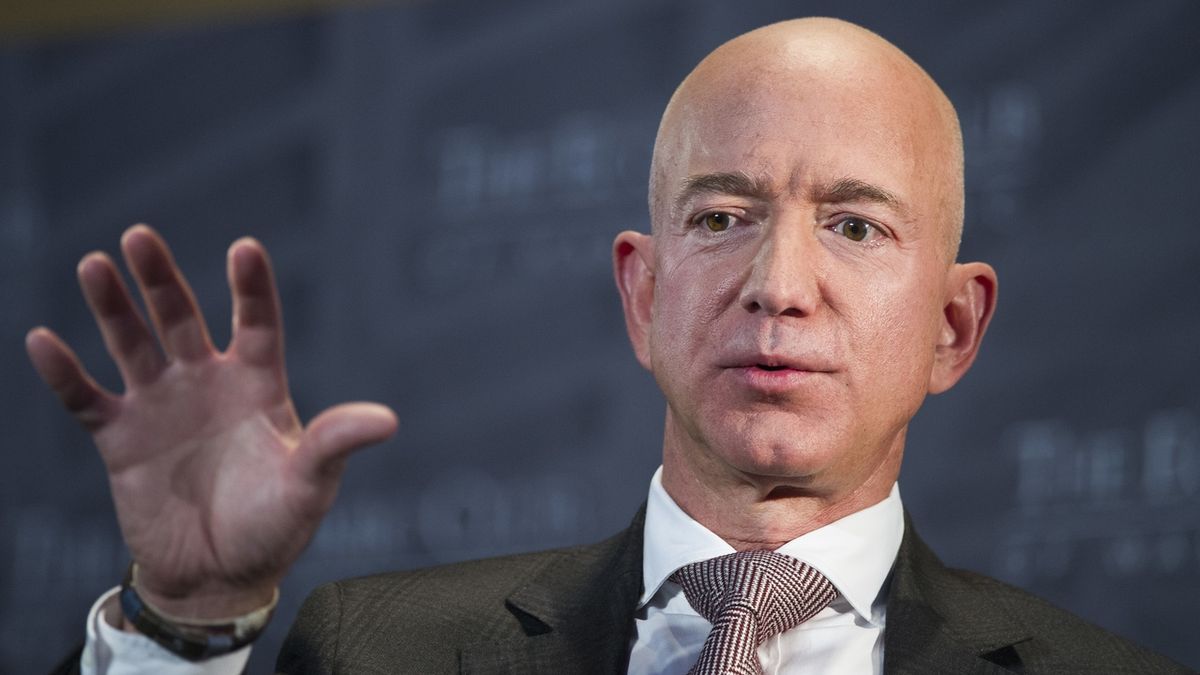Jeff Bezos už nebude šéfem Amazonu. Končí po 27 letech